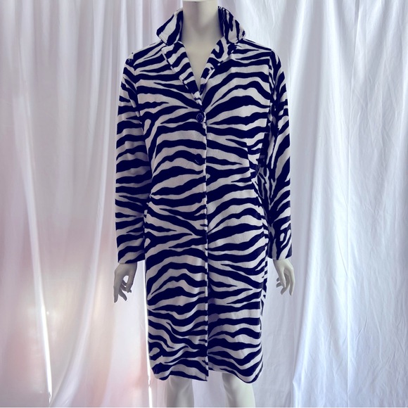 Chic Zebra Patterned Coat - Picture 1 of 11